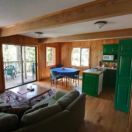 Desolation Sound Resort Powell River Room photo