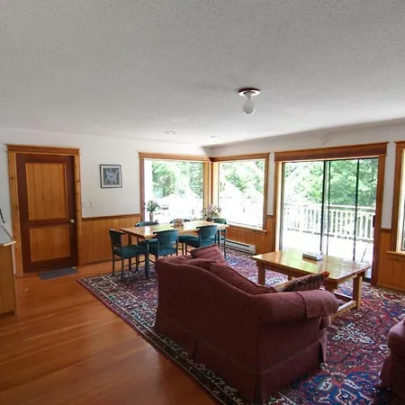 Desolation Sound Resort Powell River Room photo