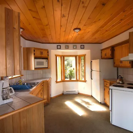 Desolation Sound Resort Powell River Room photo