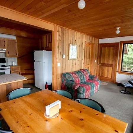 Desolation Sound Resort Powell River Room photo