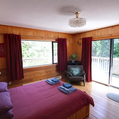 Desolation Sound Resort Powell River Room photo